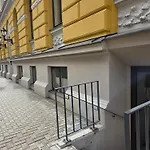 Cozy Apartment In Quiet Center