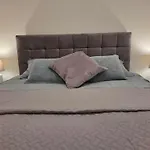 Cozy Apartment In Quiet Center